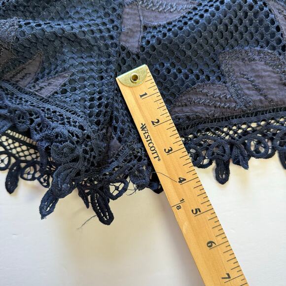 Adelyn Rae Navy Blue Lace Romper Women’s Size L Short Sleeve Floral Romantic - Picture 15 of 16